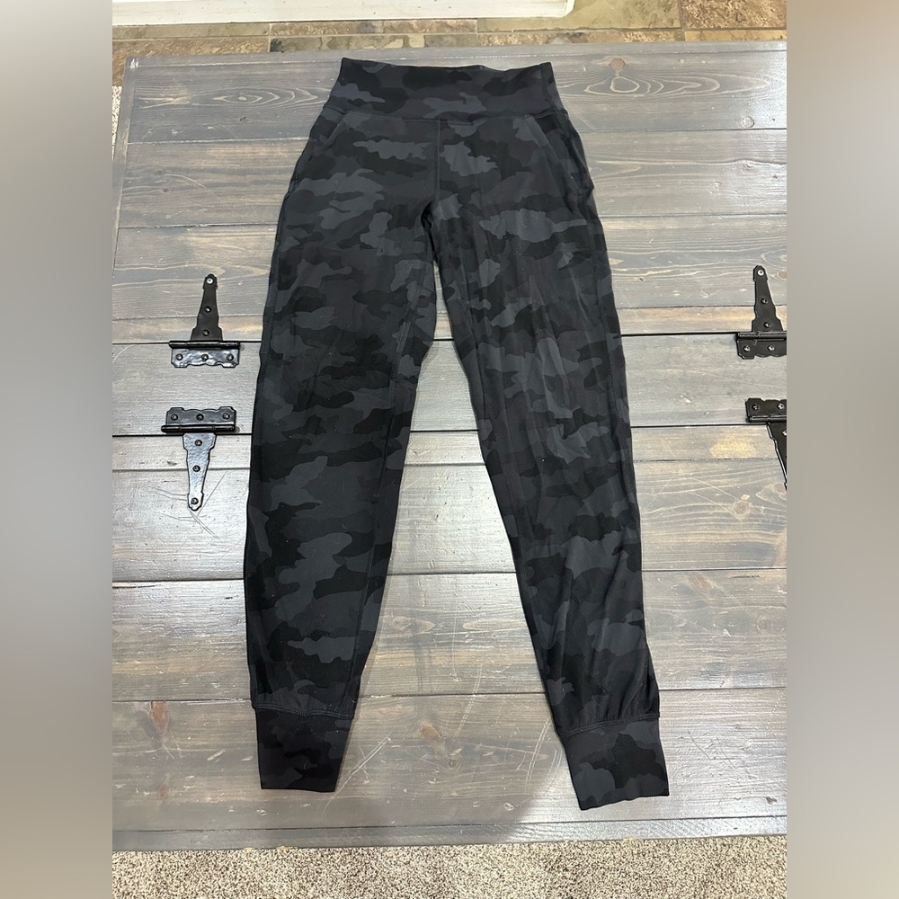 Lulu Lemon Women Black Camo Joggers High Rise